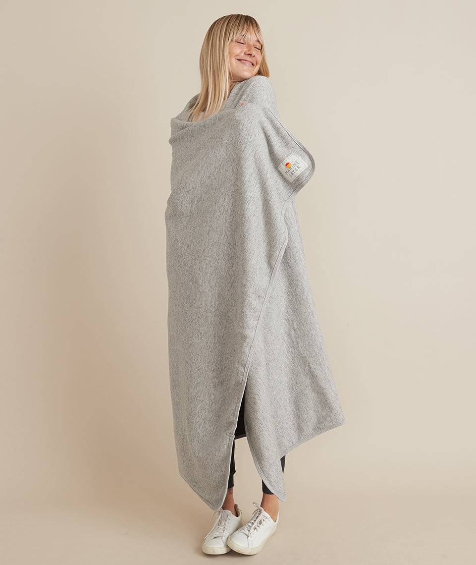 Signature Lined Blanket in Heather Grey/Asphalt Grey