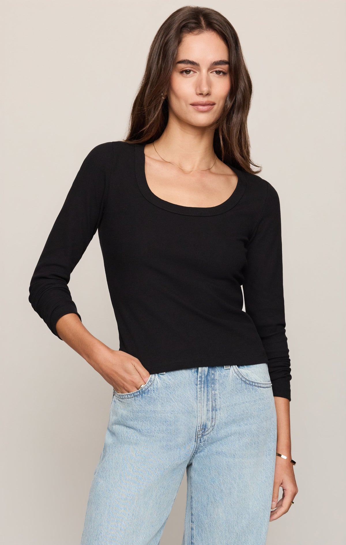 Greyson Scoop Long Sleeve Tee